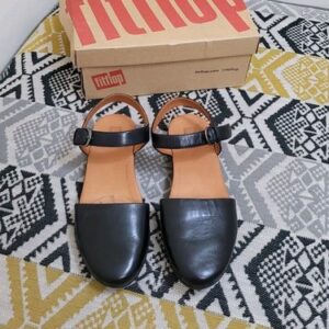 Womens Black FitFlop Cova Closed Toe Ankle Strap Sandals Size 4.5 EU 37.5