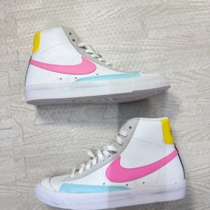 Nike Blazer Mid 77 White/Glow Pink Trainers Sneakers DA4295-100 Women’s Size 5