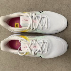 Womens Nike Quest Trainers Brand New UK 5 EU 38.5 US 7.5 Shoes White