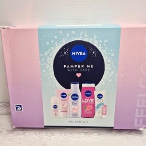 NIVEA Pamper Me With Care Gift Set (6 Products), Women’s Gift Set with Shower
